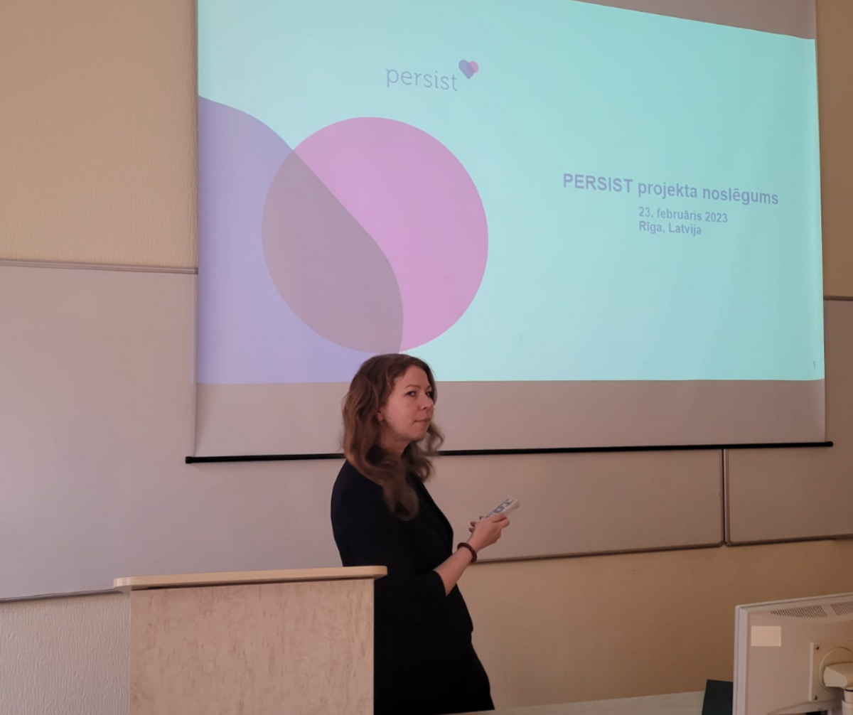 Publicitātes attēls: LU KPMI pētniece Dina Bēma pacientiem prezentē projekta PERSIST rezultātus