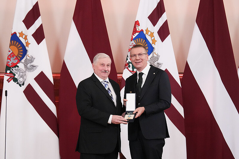 Mārcim Lejam pasniedz Triju Zaigžņu ordeni