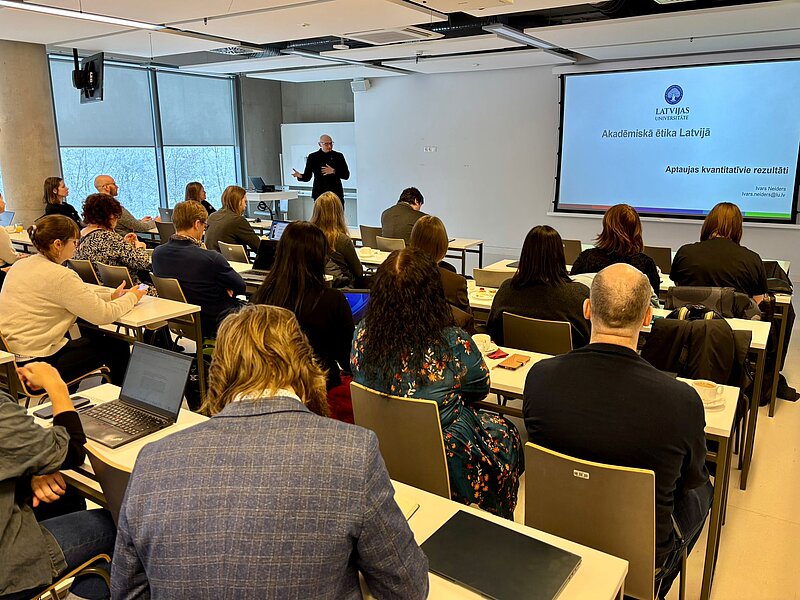 LU KPMI pētnieki prezentē aptauju par atbildīgu pētniecības praksi